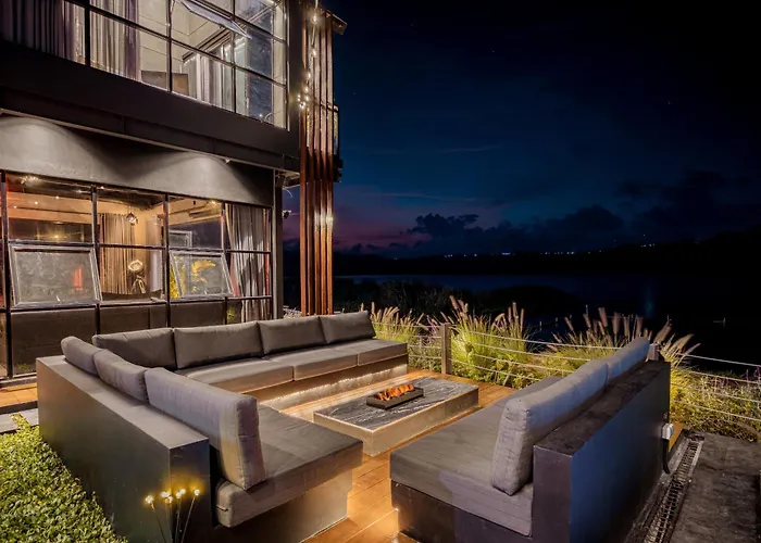 Lake-front Luxury بيدوغول