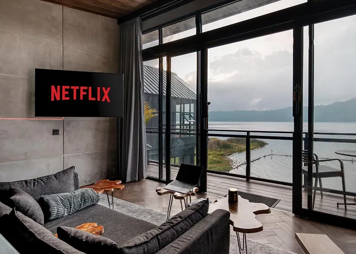 فيلة Lake-front Luxury *