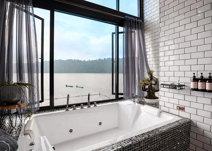 Lake-front Luxury *