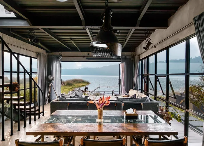 Lake-front Luxury * بيدوغول