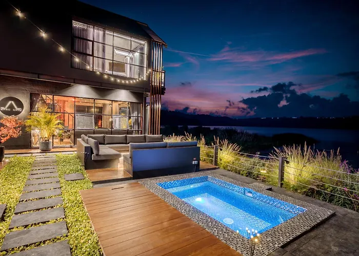 فيلة Lake-front Luxury