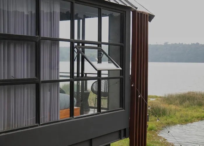 Lake-front Luxury بيدوغول